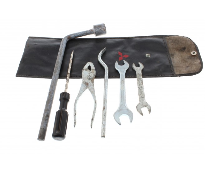 COMPLETE TOOL BAG FOR A MITSUBISHI NATIVA - K96W