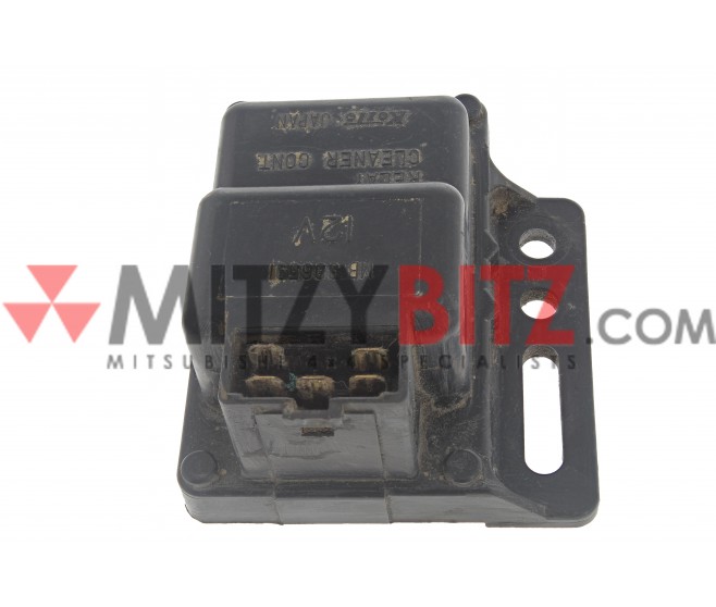 HEADLAMP WASHER RELAY FOR A MITSUBISHI DELICA SPACE GEAR/CARGO - PD6W