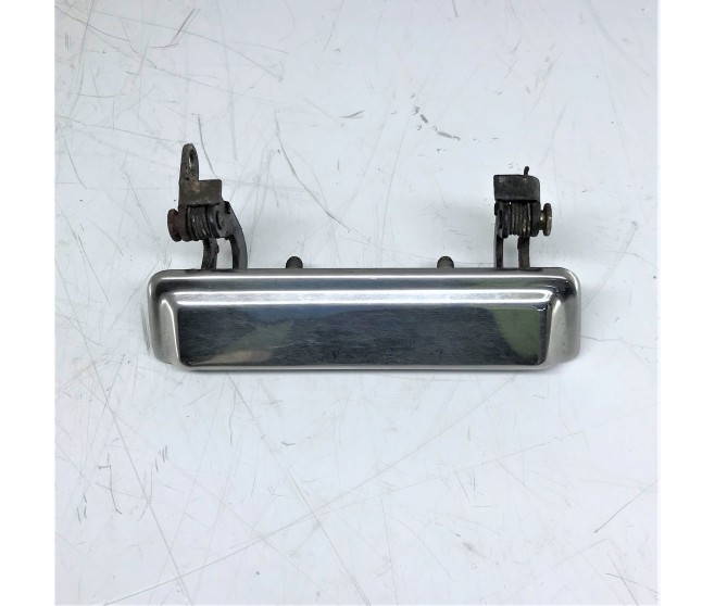 FRONT RIGHT DOOR HANDLE FOR A MITSUBISHI L04,14# - FRONT DOOR LOCKING