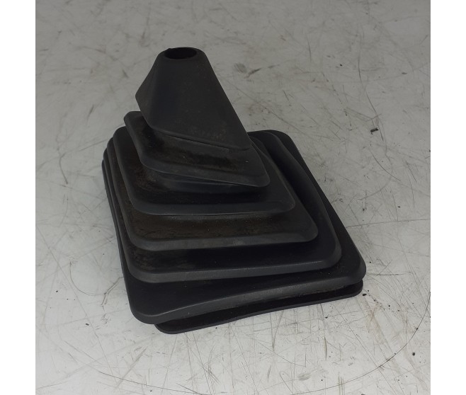 GEARSHIFT LEVER GAITER FOR A MITSUBISHI L04,14# - GEARSHIFT LEVER GAITER