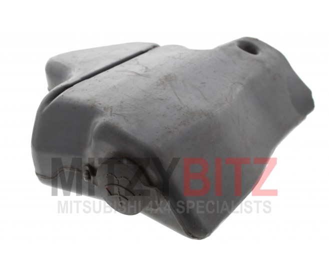 WINDSHIELD WASHER TANK AND PUMP FOR A MITSUBISHI DELICA TRUCK - P02T