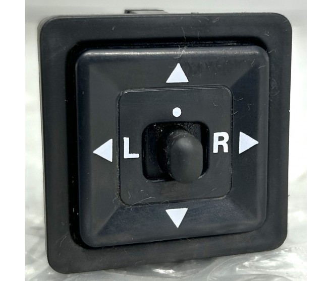 WING MIRROR CONTROL SWITCH FOR A MITSUBISHI V30,40# - WING MIRROR CONTROL SWITCH