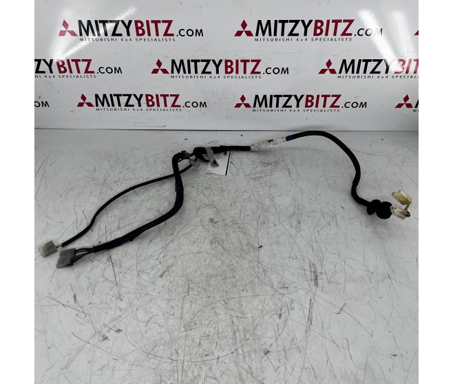 DOOR WIRING LOOM FRONT RIGHT FOR A MITSUBISHI PAJERO - L149G