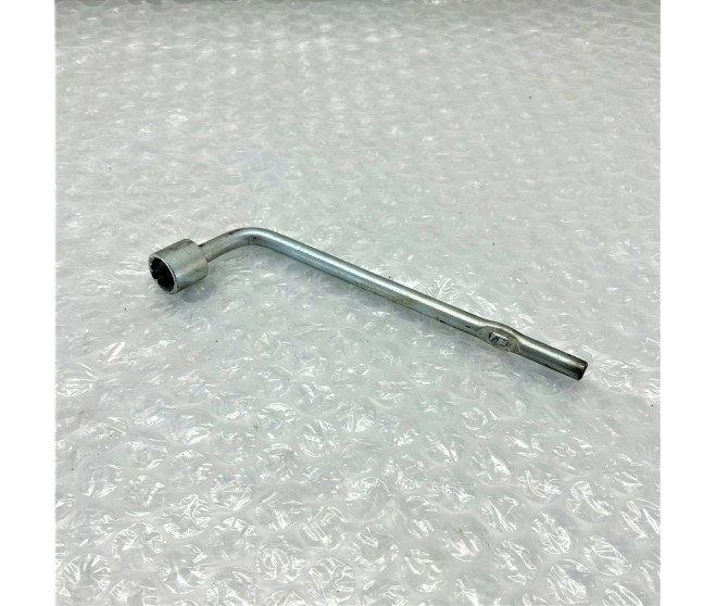 WHEEL NUT SOCKET WRENCH FOR A MITSUBISHI DELICA D:5 - CV5W