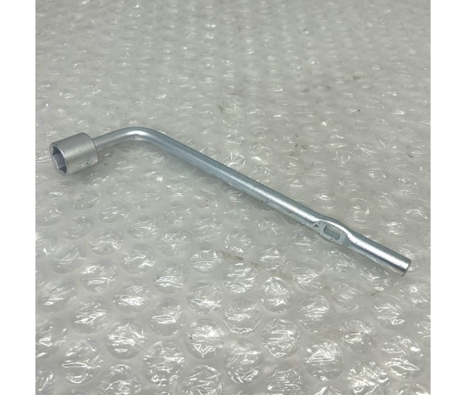 WHEEL NUT SOCKET WRENCH FOR A MITSUBISHI CW0# - WHEEL NUT SOCKET WRENCH