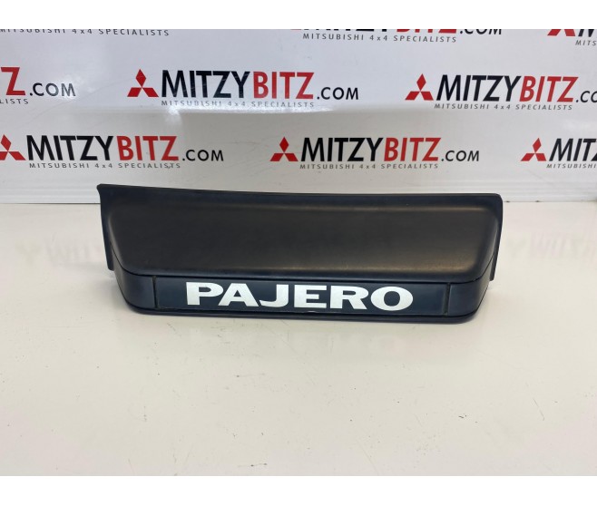 REAR NUMBER PLATE LIGHT HOUSING FOR A MITSUBISHI PAJERO/MONTERO - V25W