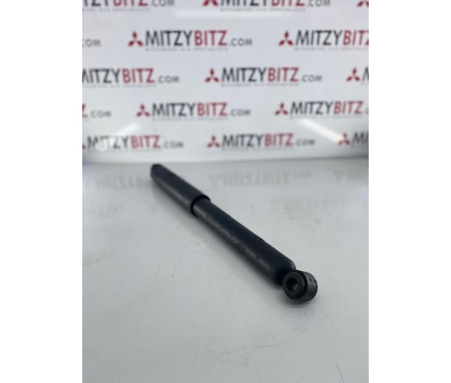 FRONT SHOCK ABSORBER FOR A MITSUBISHI PAJERO - V34W