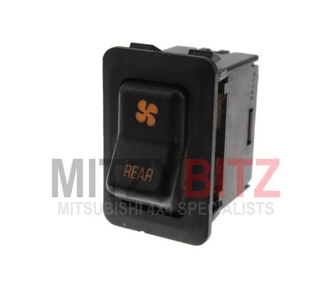 REAR HEATER BLOWER SWITCH FOR A MITSUBISHI PAJERO - V44WG