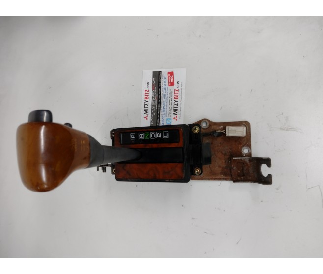 WOOD LOOK AUTO GEAR SHIFT INDICATOR FOR A MITSUBISHI V20-50# - WOOD LOOK AUTO GEAR SHIFT INDICATOR