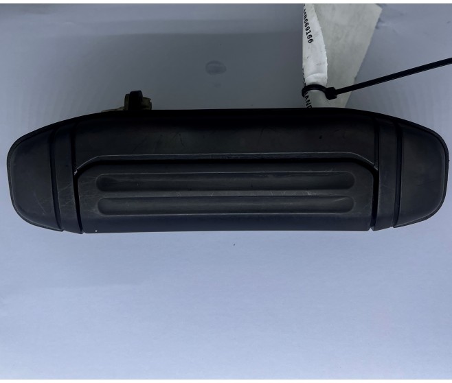 FRONT RIGHT BLACK DOOR HANDLE FOR A MITSUBISHI PAJERO - V45W