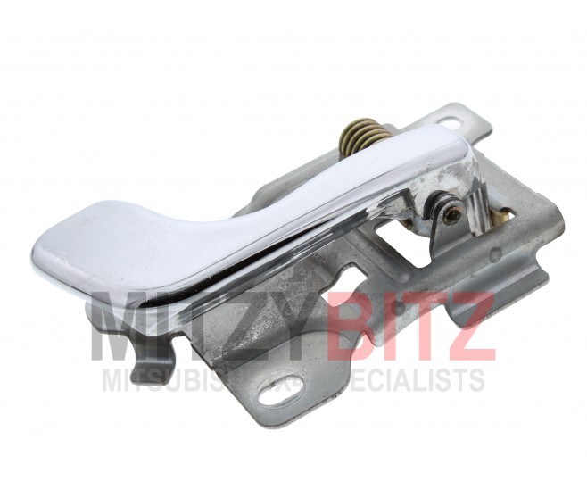 CHROME INSIDE DOOR HANDLE RIGHT FOR A MITSUBISHI V20-50# - FRONT DOOR LOCKING
