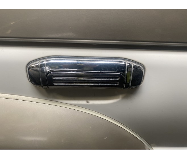 REAR RIGHT CHROME OUTSIDE DOOR HANDLE FOR A MITSUBISHI PAJERO - V45W