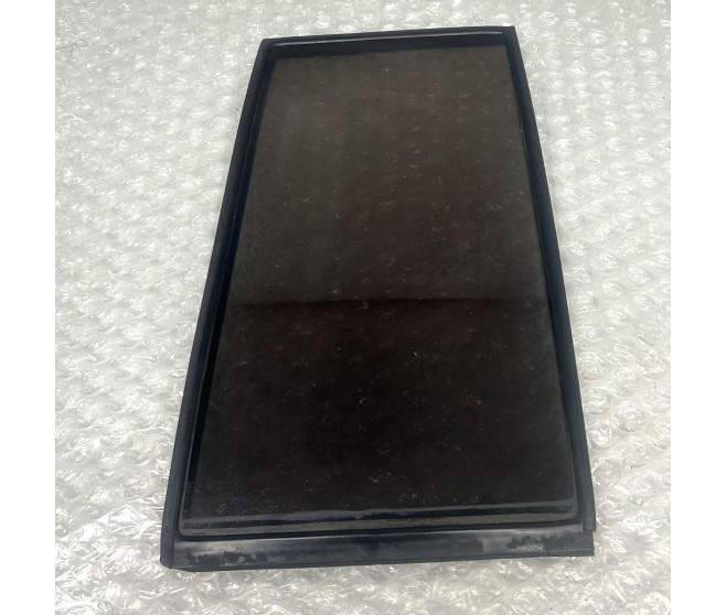 STATIONARY WINDOW GLASS REAR RIGHT FOR A MITSUBISHI V20-50# - STATIONARY WINDOW GLASS REAR RIGHT