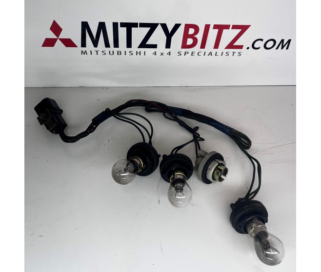 PAJERO ONLY REAR BODY LAMP BULB HOLDERS WIRING LOOM  FOR A MITSUBISHI PAJERO - V55W
