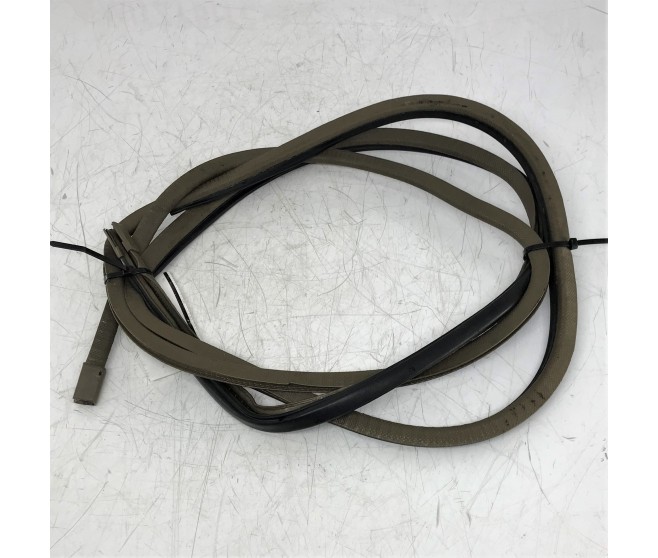 BACK DOOR OPENING INNER WEATHERSTRIP FOR A MITSUBISHI PAJERO/MONTERO - L146G