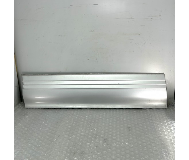 LOWER DOOR MOULDING FRONT LEFT FOR A MITSUBISHI PAJERO - V24W