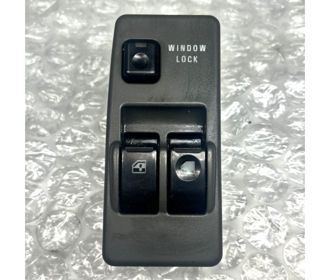 SPARES AND REPAIRS FRONT RIGHT WINDOW SWITCH FOR A MITSUBISHI PAJERO - V26WG