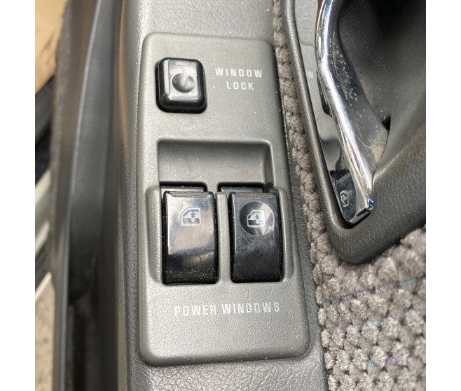FRONT RIGHT WINDOW SWITCH FOR A MITSUBISHI PAJERO - V25W