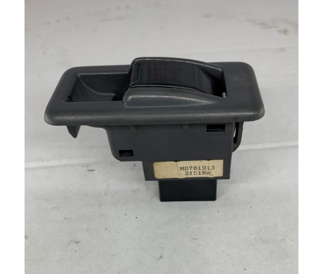 WINDOW SWITCH FRONT LEFT FOR A MITSUBISHI PAJERO - V24W
