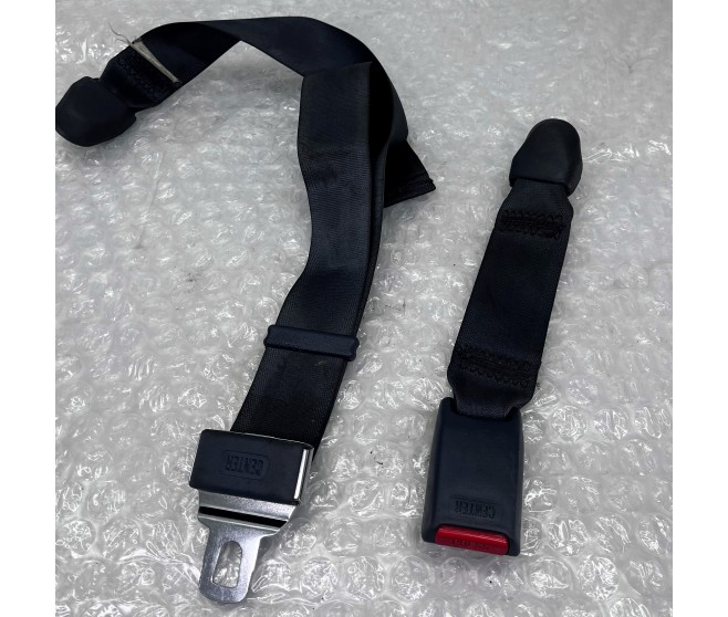 SEATBELT AND BUCKLE CENTRE SECOND ROW  FOR A MITSUBISHI PAJERO - V24WG