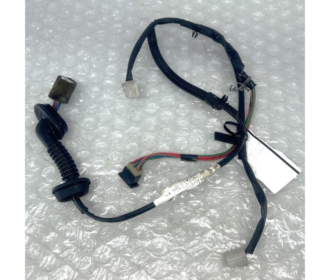 REAR DOOR HARNESS RIGHT FOR A MITSUBISHI CHASSIS ELECTRICAL - 