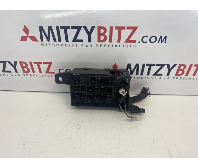 ENGINE BAY FUSE BOX FOR A MITSUBISHI L200 - K64T