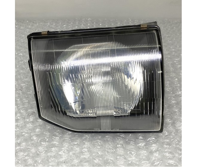 FRONT RIGHT HEADLIGHT FOR A MITSUBISHI V10-40# - FRONT RIGHT HEADLIGHT