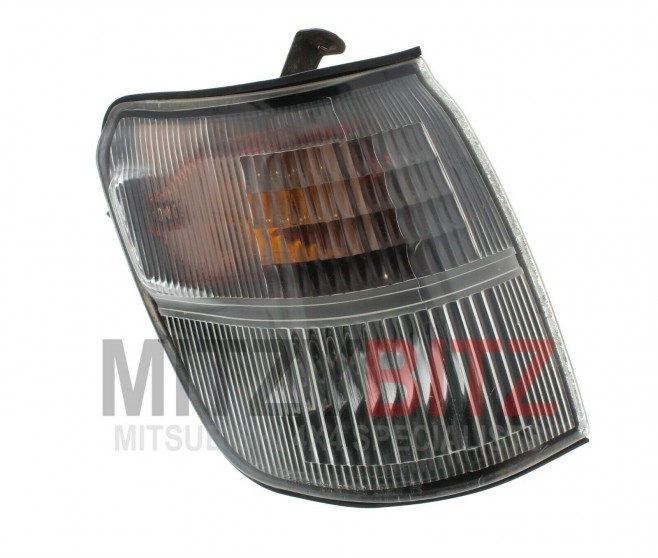 FRONT RIGHT INDICATOR COMBINATION LAMP FOR A MITSUBISHI PAJERO - V26WG