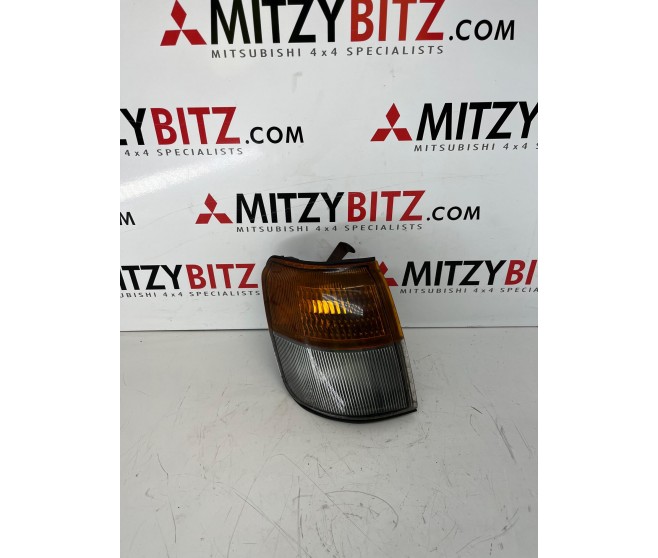 FRONT RIGHT COMBINATION LIGHT FOR A MITSUBISHI V10-40# - FRONT EXTERIOR LAMP