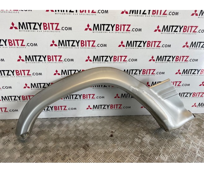 FRONT RIGHT OVERFENDER FOR A MITSUBISHI PAJERO - V44WG