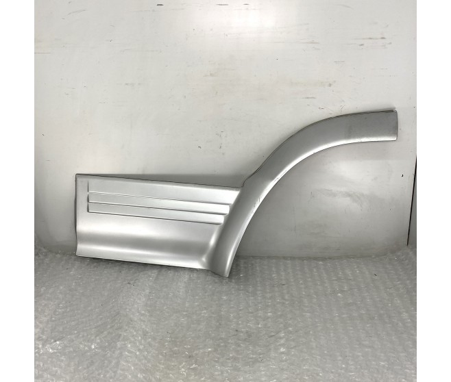 LEFT REAR DOOR MOULDING FOR A MITSUBISHI PAJERO - V43W