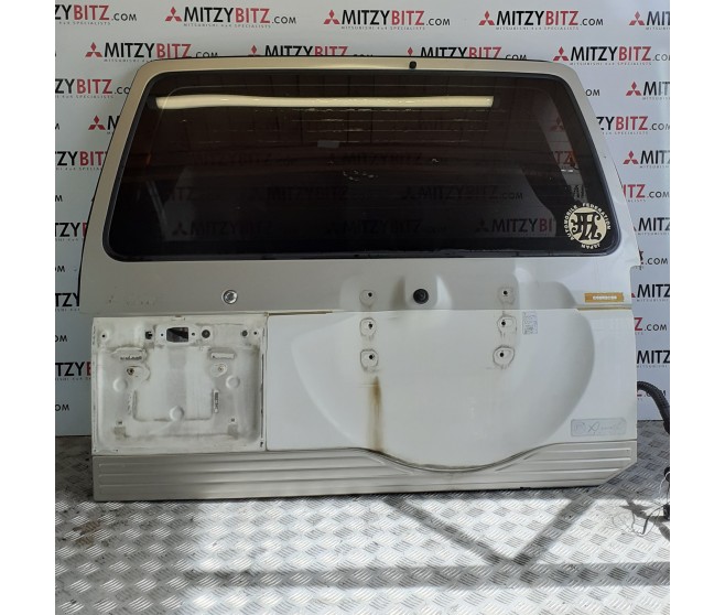 TAILGATE FOR A MITSUBISHI DOOR - 