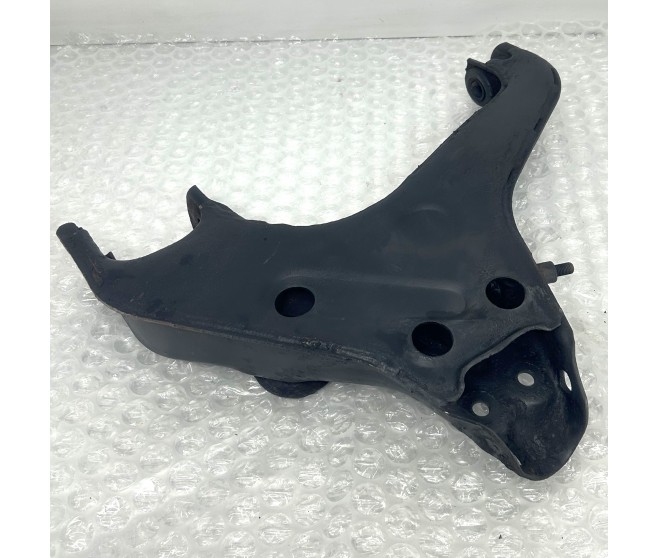 FRONT SUSPENSION ARM LOWER LEFT FOR A MITSUBISHI V20-50# - FRONT SUSPENSION ARM LOWER LEFT