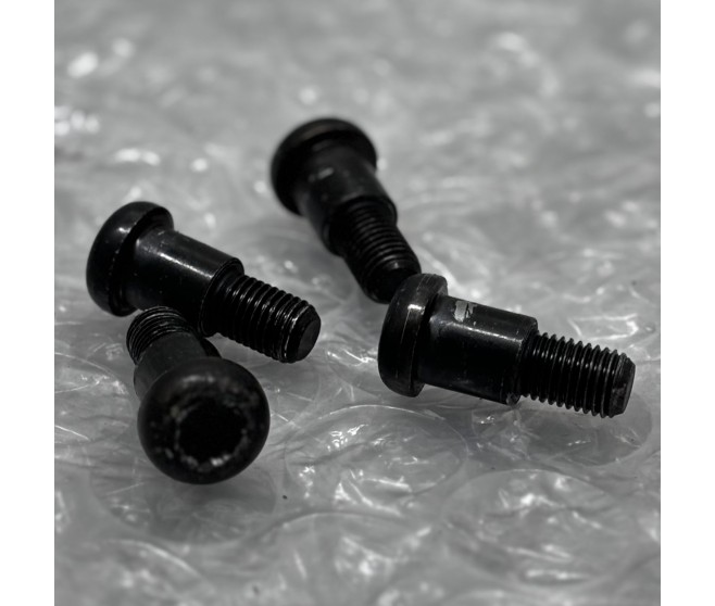 3RD ROW SEAT BOLTS X4 FOR A MITSUBISHI SEAT - 