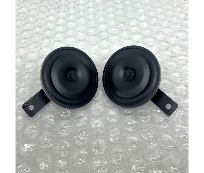 HIGH AND LOW TONE HORNS FOR A MITSUBISHI PAJERO MINI - H56A