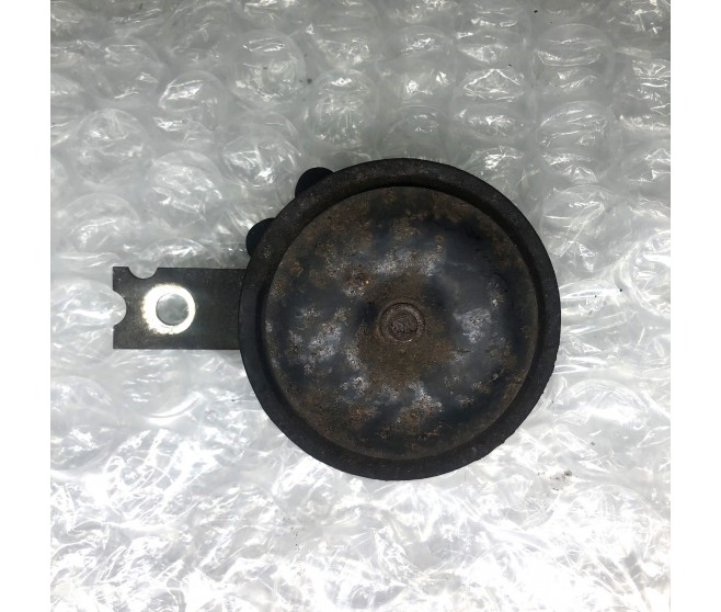 LOW TONE HORN FOR A MITSUBISHI L300 - P15W