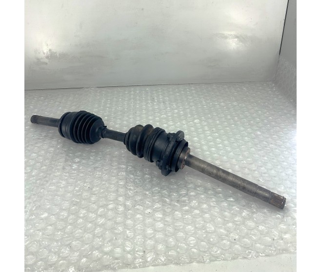 FRONT AXLE DRIVE SHAFT RIGHT FOR A MITSUBISHI SPACE GEAR/L400 VAN - PD5W