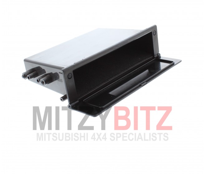 UNDER STEREO ACCESSORY BOX WITH LID FOR A MITSUBISHI SPACE GEAR/L400 VAN - PB5V