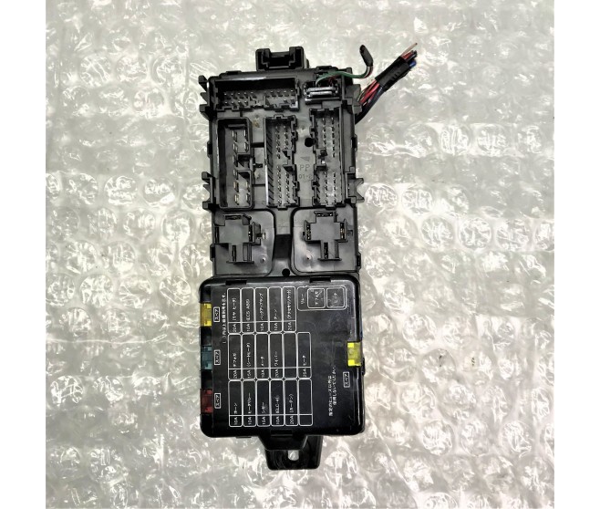 INTERIOR FUSE BOX BOARD WITH FUSES FOR A MITSUBISHI DELICA SPACE GEAR/CARGO - PD8W