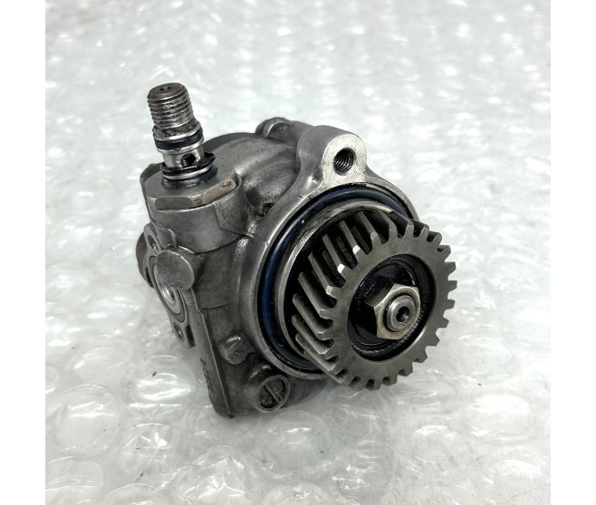 POWER STEERING PUMP FOR A MITSUBISHI DELICA SPACE GEAR/CARGO - PD8W