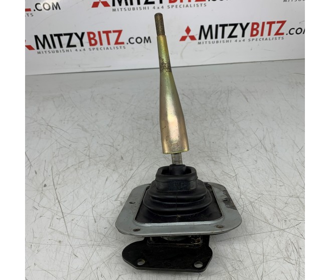 GEARSHIFT LEVER FOR A MITSUBISHI V20-50# - TRANSFER FLOOR SHIFT CONTROL