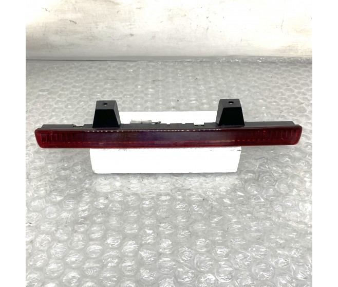HIGH LEVEL TAILGATE DOOR BRAKE LIGHT FOR A MITSUBISHI DELICA SPACE GEAR/CARGO - PD6W