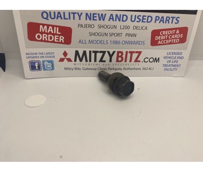 ROCKER SHAFT BOLT AND WASHER  FOR A MITSUBISHI L300 - P15W