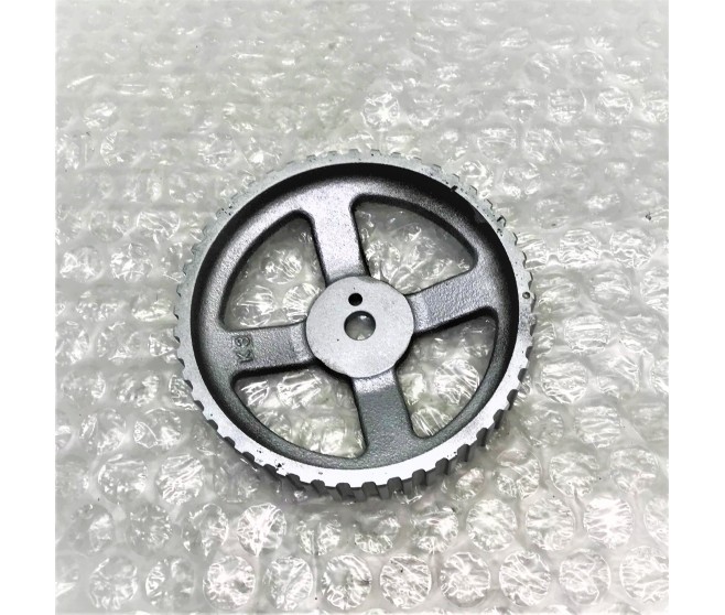 SQUARE TOOTH CAMSHAFT PULLEY FOR A MITSUBISHI PAJERO/MONTERO - V24W