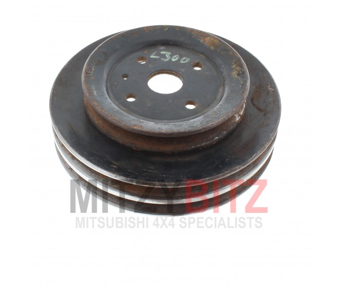 WATER PUMP PULLEY FOR A MITSUBISHI L300 - P15V