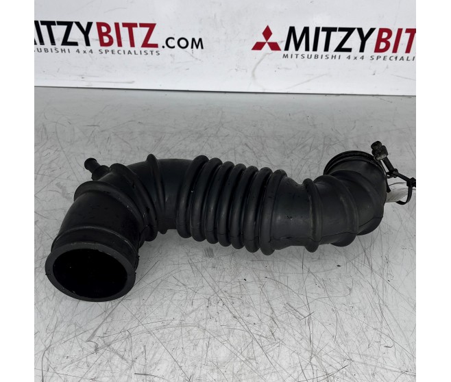 AIR CLEANER TO CARB DUCT FOR A MITSUBISHI PAJERO - V47WG