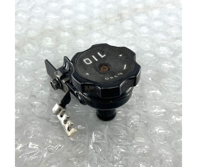 ENGINE OIL FILLER AND CAP FOR A MITSUBISHI PA-PF# - ENGINE OIL FILLER AND CAP