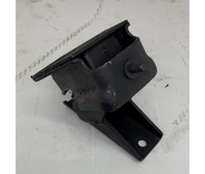 ENGINE MOUNT FRONT RIGHT FOR A MITSUBISHI CHALLENGER - K94W