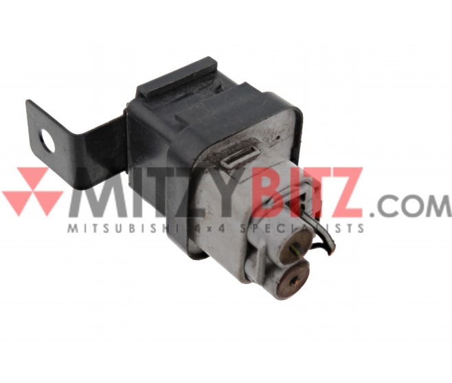 FUEL INJECTOR RELAY FOR A MITSUBISHI PAJERO - V45W