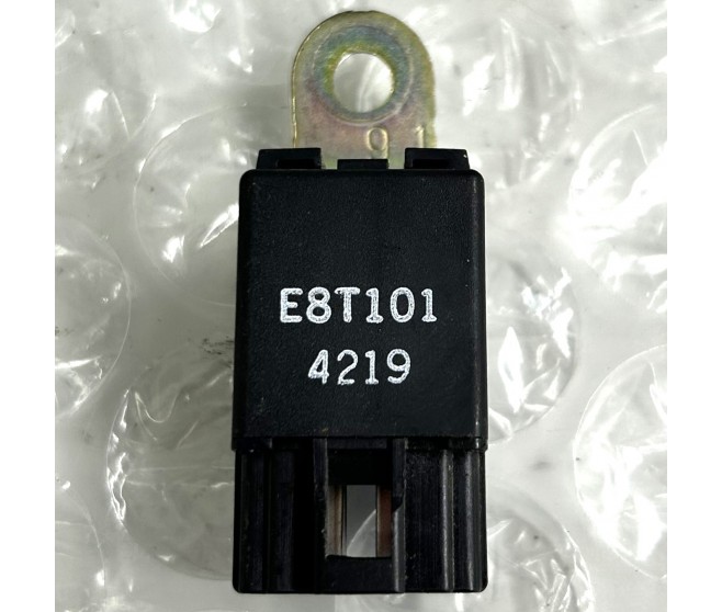 ENGINE CONTROL RELAY E8T101 FOR A MITSUBISHI RVR - N71W